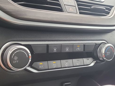 Used 2025 Nissan Altima 2.5 SV FWD image 25