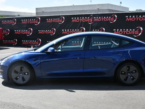 Used 2022 Tesla Model 3 Standard Range RWD image 4