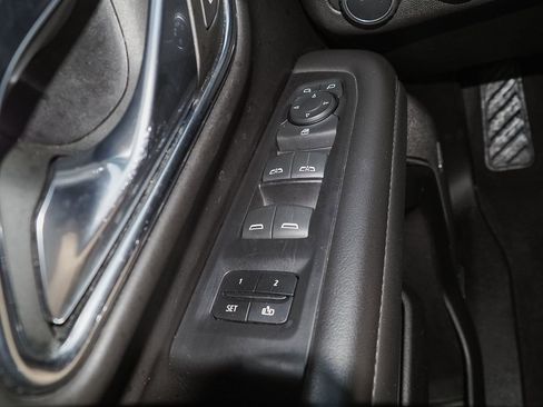 Used 2023 Chevrolet Suburban LT image 28