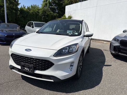 Used 2020 Ford Escape Titanium w/ Titanium Premium Package 2.0 AWD/4WD image 6