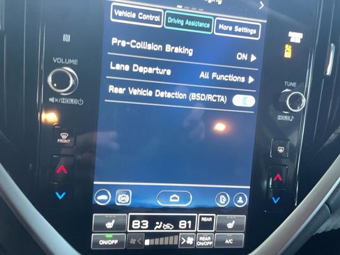 Used 2024 Subaru Ascent Premium w/ Convenience Package image 8