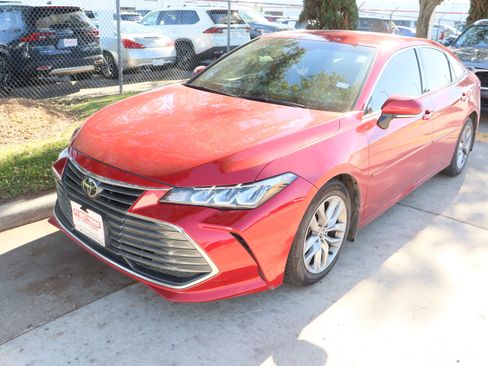 Used 2022 Toyota Avalon XLE image 6