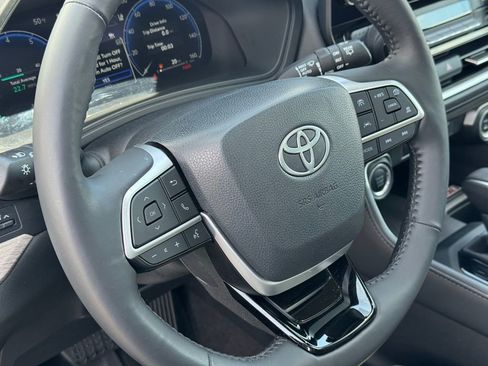 Used 2024 Toyota Grand Highlander Limited image 17