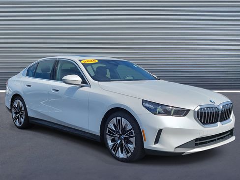 Used 2026 BMW 540i xDrive image 2