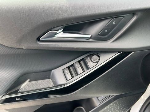 New 2026 Chevrolet Equinox LT w/ Convenience Package II image 4