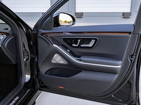 Used 2023 Mercedes-Benz S 500 4MATIC w/ AMG Line image 25