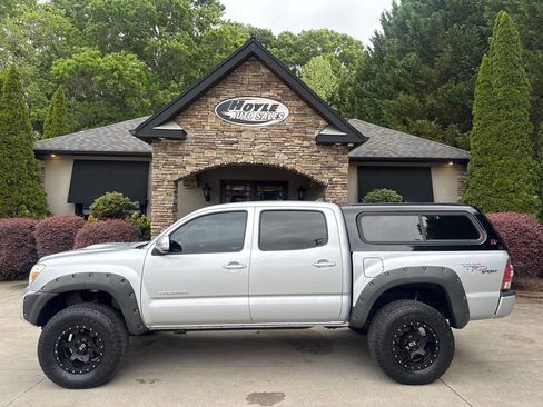 Used 2012 Toyota Tacoma 4x4 Double Cab w/ TRD Sport Pkg image 1