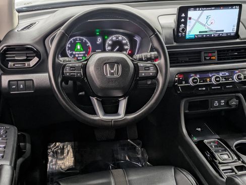 Used 2024 Honda Pilot Touring image 4