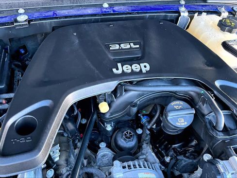 Used 2019 Jeep Wrangler Unlimited Sahara w/ Dual Top Group image 33