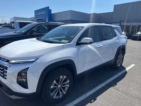 Certified 2025 Chevrolet Equinox LT image 2