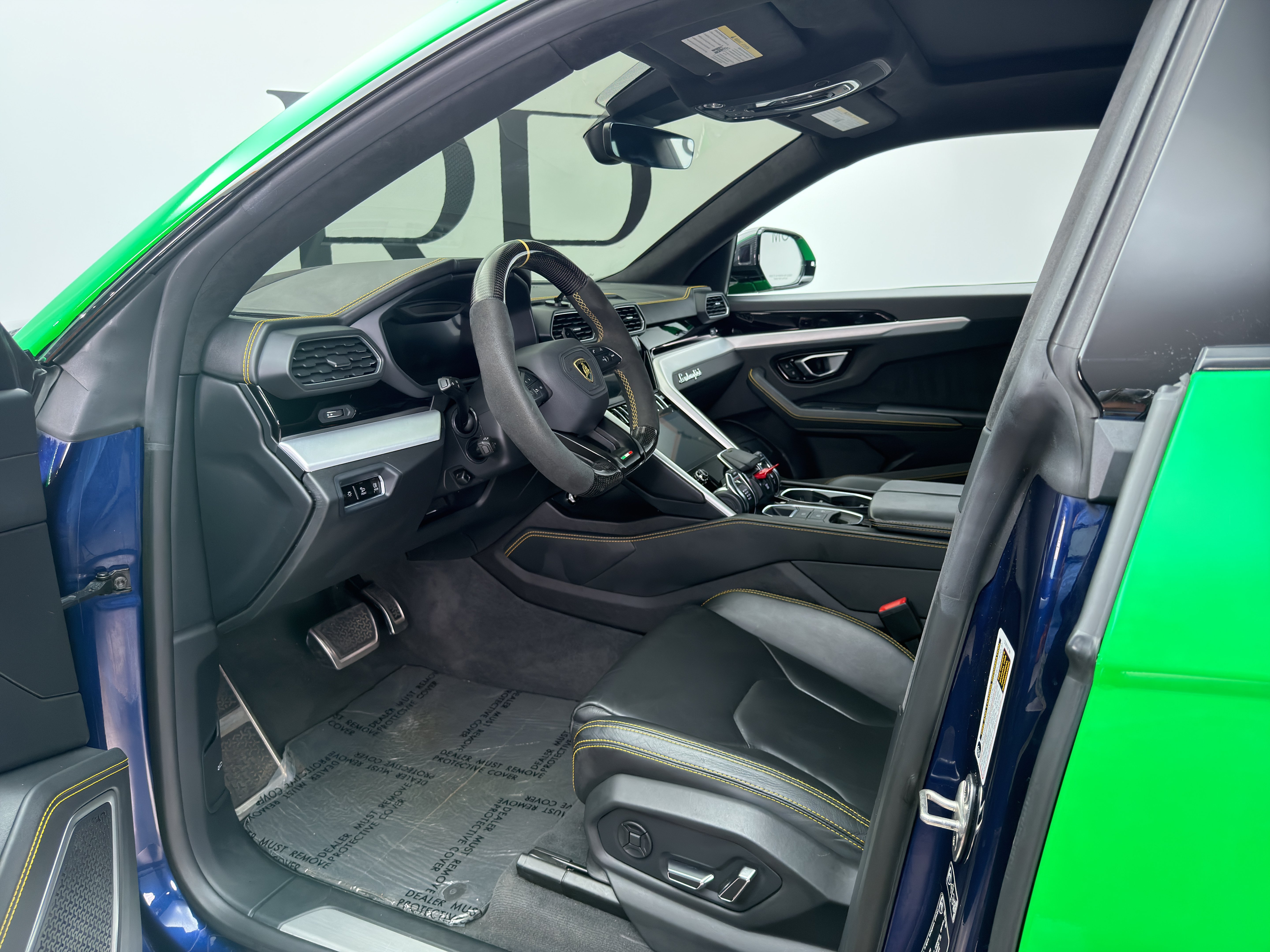 Used 2022 Lamborghini Urus AWD/4WD image 16