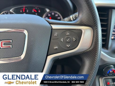 Used 2023 GMC Acadia SLE image 12