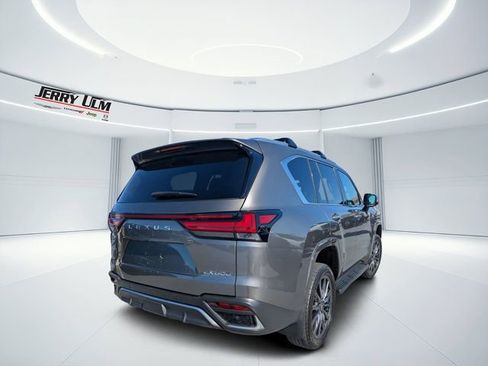 Used 2024 Lexus LX 600 F Sport image 3