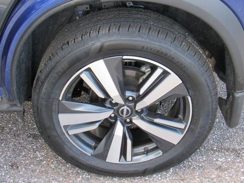 Certified 2023 Nissan Rogue SL w/ SL Premium Package AWD/4WD image 16