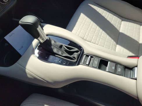Certified 2026 Honda HR-V LX image 30