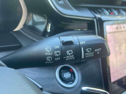 Used 2023 Jeep Grand Cherokee Limited AWD/4WD image 23