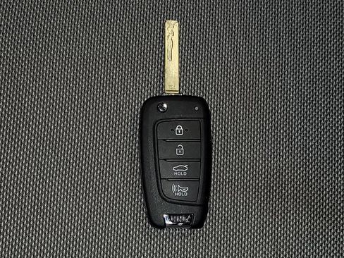 Used 2024 Hyundai Elantra SE image 32