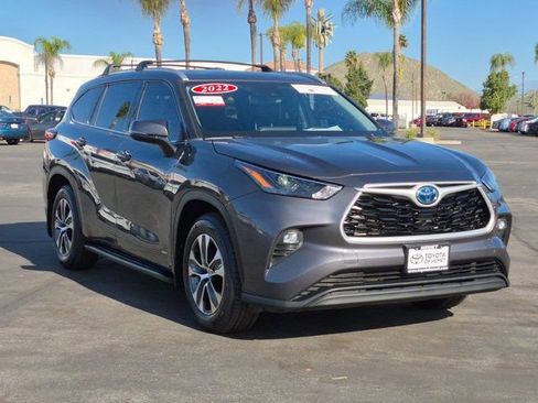 Used 2022 Toyota Highlander XLE image 3