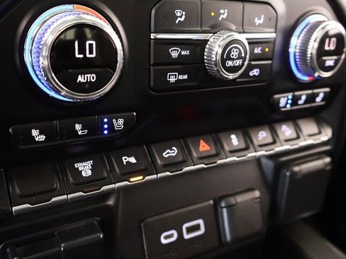 Used 2022 GMC Sierra 2500 AT4 w/ AT4 Preferred Package image 7