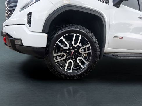 Used 2025 GMC Sierra 1500 AT4 w/ AT4 Premium Package AWD/4WD image 4