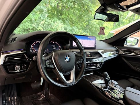 Used 2021 BMW 530i w/ Convenience Package RWD image 18
