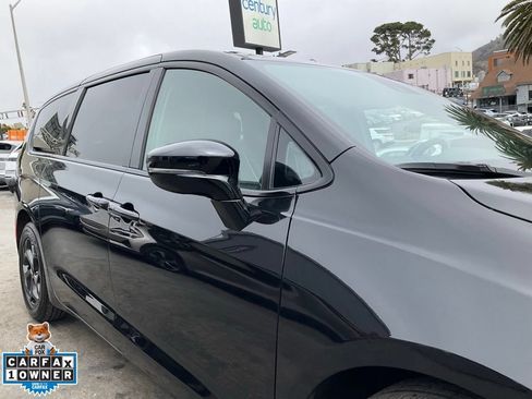 Used 2023 Chrysler Pacifica Limited w/ Uconnect Theater Family Group FWD image 78