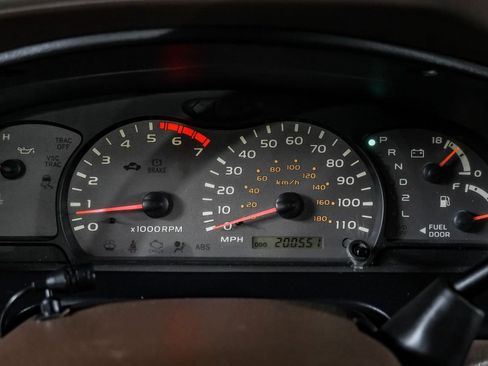 Used 2004 Toyota Sequoia SR5 w/ Convenience Pkg RWD image 17