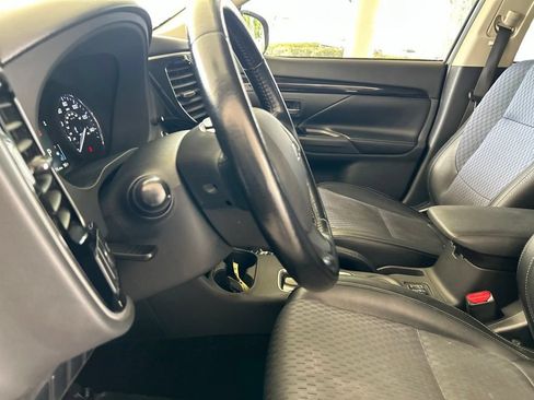 Used 2015 Mitsubishi Outlander SE FWD image 36