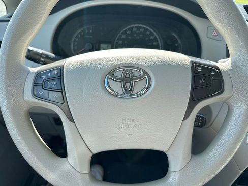 Used 2014 Toyota Sienna LE FWD image 19