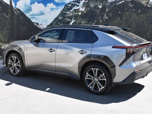 Used 2023 Toyota bZ4X XLE w/ Weather Package image 9