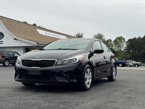 Used 2018 Kia Forte LX image 2