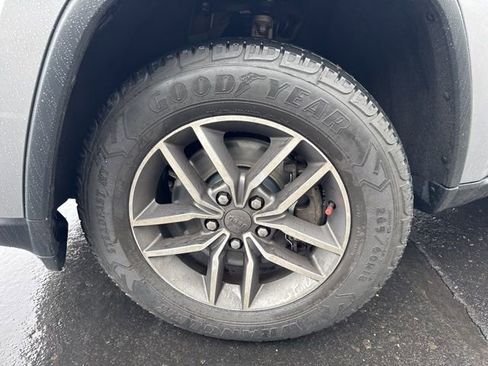 Used 2021 Jeep Grand Cherokee Limited image 32