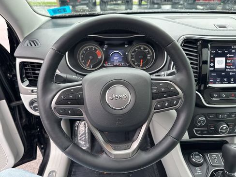 Certified 2021 Jeep Cherokee Limited w/ Elite Package AWD/4WD image 10