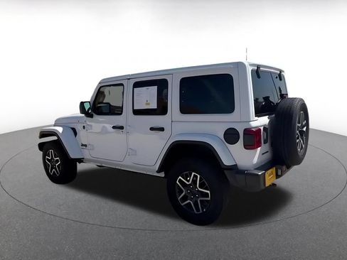 Used 2025 Jeep Wrangler Unlimited Sahara AWD/4WD image 10