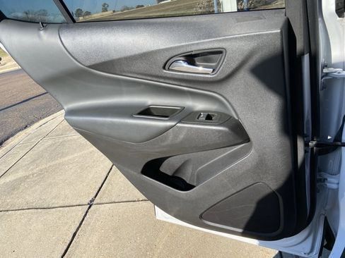 Used 2024 Chevrolet Equinox LT image 49