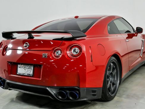 Used 2015 Nissan GT-R Black Edition image 12