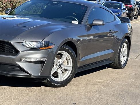 Used 2022 Ford Mustang Coupe image 3