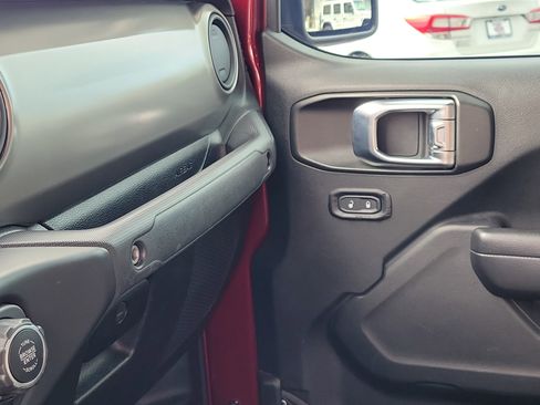 Used 2021 Jeep Gladiator Sport image 31