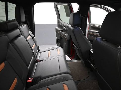 Used 2024 GMC Sierra 1500 AT4 w/ Technology Package AWD/4WD image 18