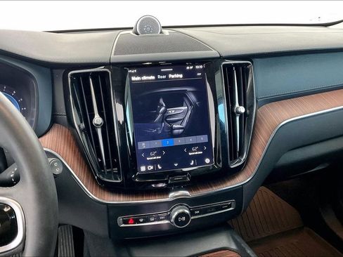 Used 2023 Volvo XC60 B5 Ultimate w/ Climate Package image 9