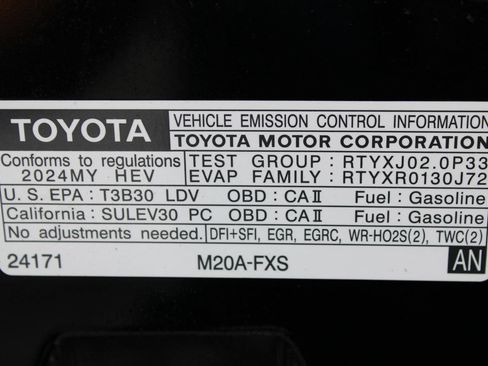 Used 2024 Toyota Prius XLE FWD image 42