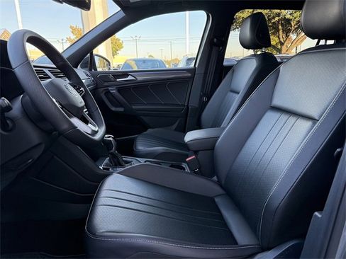 Used 2022 Volkswagen Tiguan SE R-Line image 24