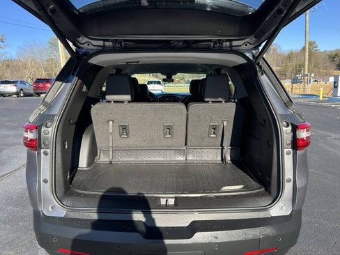 Used 2021 Chevrolet Traverse LT w/ LT Premium Package image 22