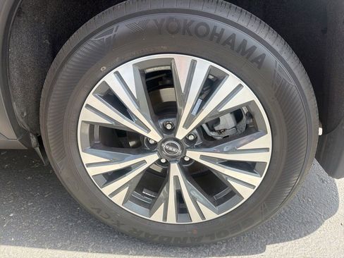 Certified 2023 Nissan Rogue SV FWD image 7