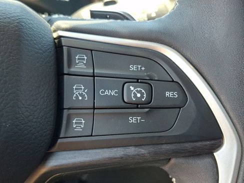 Used 2023 Jeep Grand Cherokee L Limited w/ Black Appearance Package AWD/4WD image 25
