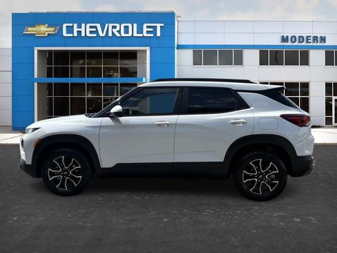 Used 2023 Chevrolet TrailBlazer ACTIV w/ Sun and Liftgate Package AWD/4WD image 2