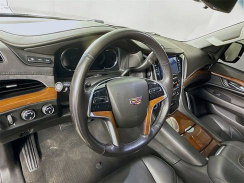 Used 2019 Cadillac Escalade Premium Luxury image 12