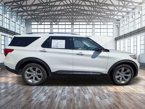 Used 2020 Ford Explorer Platinum w/ Premium Technology Package AWD/4WD image 3
