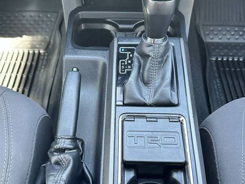 Used 2017 Toyota Tacoma TRD Off-Road AWD/4WD image 35
