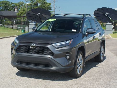 Used 2022 Toyota RAV4 XLE Premium AWD/4WD image 23